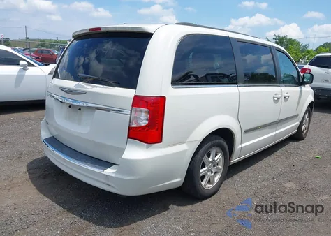 2013 Chrysler Town & Country Touring z USA, uszkodzony, nr VIN 2C4RC1BG9DR576793